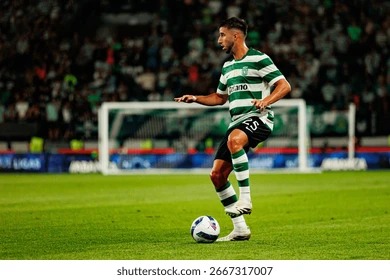 老詹和妻子一起做瑜伽